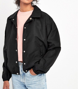 เสื้อแจ็คเก็ตกันลมสำหรับผู้หญิง สีดำ แบบโค้ช กันน้ำ ระบายอากาศ ดีไซน์ปักและทอ ซับในไนลอน สีปรับแต่งได้ - Product Image 5