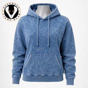 Sweat à capuche délavé pour femme avec logo frontal, design personnalisable, en molleton 100 % coton, coupe moderne pour un style urbain décontracté - Product Image 5