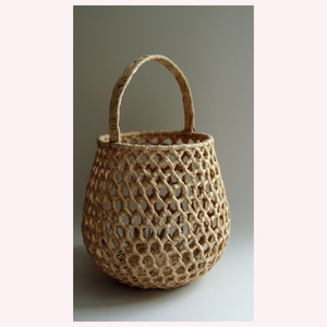 Zen Haven Artisan Flower Vase Artisanat en fibres naturelles inspiré de Boho avec élégance en rotin tissé à la main et en jonc de mer - Product Image 3