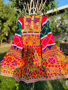 Vestido de fiesta Kuchi Vintage de excelente calidad de Afganistán/Pakistán Kochi tradicional con decoración de encaje Patrón sólido Qj Impex - Product Image 5