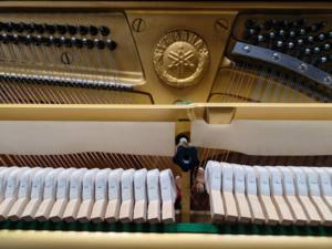 Piano Vertical Yamaha U3H Importado de Alta Calidad, Piano Profesional de Segunda Mano, Tono Claro, Sensación Sólida, U3 88 Teclas 2403499 - Product Image 2