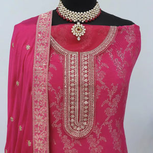 Viscosa Invierno Shalwar Kameez: Bordado Pesado, Fondo Santoon, Chinon Seda Dupatta, Tallas Hasta 64 - Product Image 1