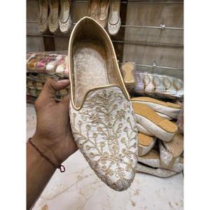 Zapatos de cuero genuino de diseñador internacional BS para hombre, bordado floral, respetuoso con el medio ambiente, ligero, estilo Rajasthani, impermeables - Product Image 4