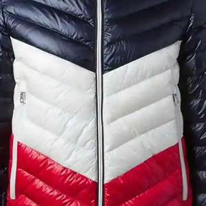 Veste matelassée pour homme avec logo personnalisé sur le devant, couleur unie, chaude pour l'hiver, doublure en cachemire, imperméable, vente en gros 2022 - Product Image 5