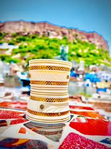 Ensemble de bracelets en résine de style bohème Bracelets artisanaux légers pour l'été Bracelets en résine personnalisés à la mode en vente - Product Image 2