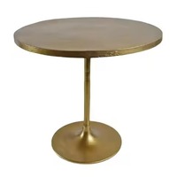 Table centrale sur pied en aluminium fini antique doré avec design fini antique pour salon ou table centrale de décoration intérieure
