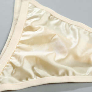 Factory Price <b>Sexy</b> <b>Women</b> Seamless Rhinestone Thong Briefs Comfortable Fashion Lingerie Underwear - Product Image 2
