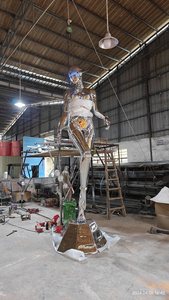 Escultura de Maniquí Femenino Android Cromado Cyberpunk Iluminado con LED de Neón Personalizado para Eventos de Discoteca - Product Image 6