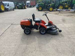 Compre una podadora de césped Husqvarna R 112C Rider de fábrica, resistente y con tractor de jardín disponible - Product Image 3