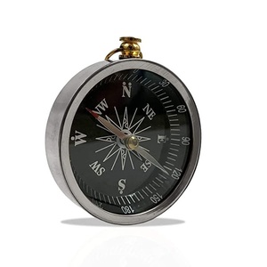 Boussole Nautique Élégante en Métal avec Gravures Détaillées et Conception Portable, Idéale pour les Randonnées - Product Image 3
