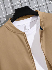 Venta al por mayor de chaqueta de ropa deportiva de color sólido con logotipo personalizado Otoño Casual Slim chaqueta de bombardero de los hombres en blanco - Product Image 3