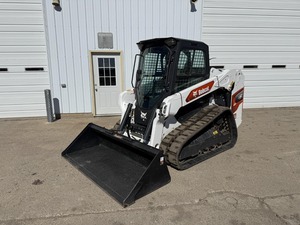 Mini-chargeuse sur pneus Bobcat Diesel avec broyeur forestier et débroussailleuse hydraulique à haut débit - Product Image 1