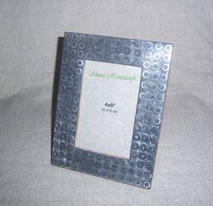 Cadre photo en bois abstrait avec incrustation d'os, idéal pour les cadeaux de mariage en gros - Product Image 2