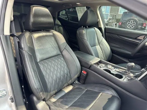SUV Platino de Estilo Japonés Premium 2024 Usado Verificado, 200-250 CV, Interior de Tela, Volante a la Izquierda, Automático, R18, 8L, 7 Plazas - Product Image 2