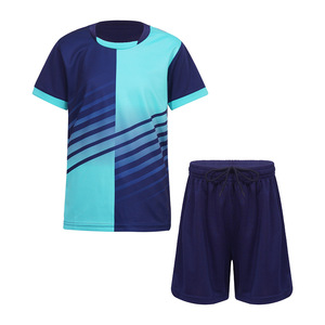 Fabricante de Uniformes de Fútbol Personalizados OEM, Conjunto de Camiseta y Pantalones Cortos Deportivos Ligeros, Transpirables y de Secado Rápido para Entrenamiento Deportivo en Equipo - Product Image 4