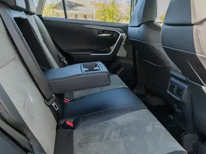 2024 para RAV4 V Turbo AWD SUV con volante a la izquierda, asientos de cuero automáticos, neumáticos R18, trasero oscuro, gasolina/eléctrico - Product Image 3