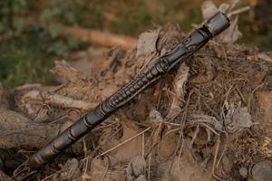 Hache viking artisanale en acier à haute teneur en carbone, gaine en cuir de qualité industrielle, manche en bois naturel, 1,5 kg, camping, quotidien, extérieur - Product Image 2