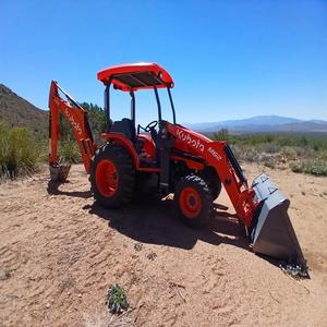 Tractor Compacto Kubota B2530 de 25 HP con Tracción en las 4 Ruedas, Bomba de Motor, Cargador, Retroexcavadora y Monitoreo Remoto - Product Image 1