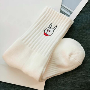 Chaussettes Crew en Spandex de Style Street à la mode pour hommes et femmes confortables et respirantes avec sublimation de motif de lettre pour l'hiver - Product Image 6