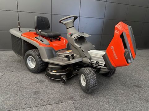 Tondeuse autoportée électrique Husqvarna TC100i 95 cm avec chargeur et bac de ramassage pour la vente - Product Image 4