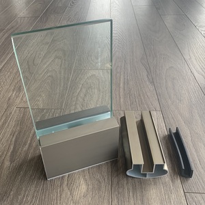 Base de balaustrada de aluminio para balcones, base de balaustrada de vidrio interior y exterior, hecha en forma de U - Product Image 2