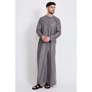 Premium Ebony Smoke Emirati Thobe Tops modestos con detalles plisados - Product Image 3