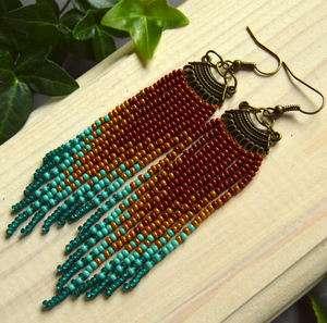 Pendientes largos hechos a mano con flecos de cuentas de semillas mágicas y borlas - Dorado - Largos - Product Image 2