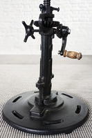Petite table industrielle à hauteur réglable