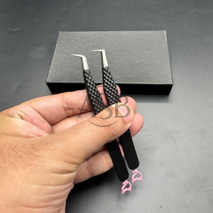 Pince à épiler d'extension de cils avec logo personnalisé noir mat en acier inoxydable durable avec poignée en diamant testé à la main - Product Image 2