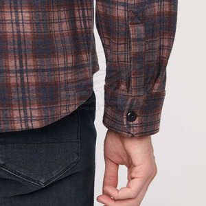 Chemise en flanelle pour homme fabriquée au Pakistan, 100% coton brossé, motif uni, coupe classique, boutonnée, respirante, séchage rapide, pour le travail et les voyages - Product Image 6