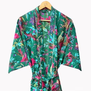 Kimono estampado de algodón listo para el verano para mujer tela suave con hermosos estampados Ideal para ropa de playa trajes casuales o descansar - Product Image 1