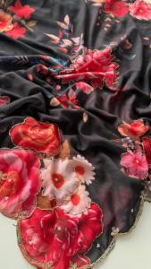 ผ้าซารีดีไซเนอร์เนื้อจอร์เจตต์ งานปักมือ น้ำหนักเบา สำหรับผู้หญิง มีสินค้าในสต็อก ผลิตในอินเดีย - Product Image 3