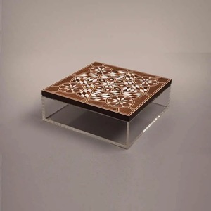 Boîte à bijoux en résine - Design carré léger et tendance pour la décoration de la maison - Product Image 1