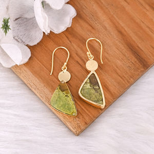Boucles d'oreilles bohèmes en laiton avec opale verte, bijoux ethniques faits à la main, boucles d'oreilles en laiton de haute qualité, commande en gros - Product Image 4