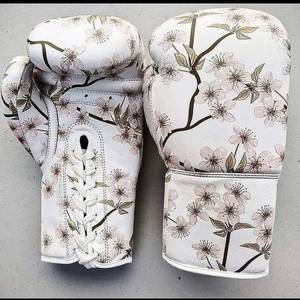 Nouveaux gants de boxe à lacets de qualité supérieure Gants de boxe professionnels de boxe Conception personnalisée Gants de combat gagnants. - Product Image 2