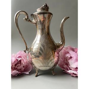 Pichet en métal Vintage avec couvercle décoratif et poignée/gravé incroyable pichet décor à la maison/détails ornés - Product Image 1