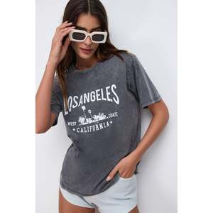 เสื้อยืดโอเวอร์ไซส์ทรงหลวมพิมพ์ลายล้างสี - Product Image 1