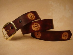 Marrón Fancy Rough out Guitar blossomTooled Cinturón de cuero Premium Cow Hide Diseños de cuentas personalizados Cinturones de lujo Listo para enviar Unisex - Product Image 6