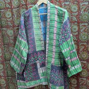 เสื้อแจ็คเก็ตกูดารีผ้าฝ้ายหนานุ่มพิมพ์ลายดอกไม้สไตล์วินเทจแบบกลับด้านได้สำหรับผู้หญิง งานแฮนด์เมด ดีไซน์ใหม่ - Product Image 1