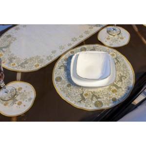 Juego de 7 Piezas para Mesa de Navidad con Bordado Floral, Camino de Mesa de Poliéster y Lino, Servilletas Tejidas Resistentes a las Manchas para Uso Doméstico - Product Image 3