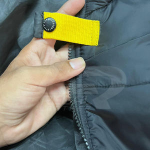 Chaqueta acolchada de hombre de alta calidad personalizada al por mayor, chaqueta de lona acolchada con burbujas personalizada, hecha de material de poliéster y nailon duradero - Product Image 5