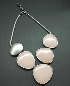 Belleza Rosa 2025 cuentas de resina de color rosa joyería resina preciosa múltiples formas zafiro cuentas ovaladas facetadas collar joyería - Product Image 1