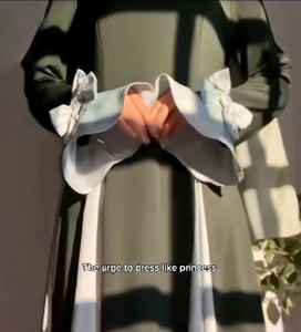 Abayas élégantes et modestes brodées à la main pour femmes! - Product Image 4