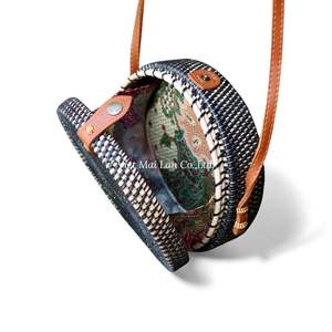 Bolso de Ratán Tejido a Mano con Fibra Natural y Textura Orgánica Suave para Uso Diario y Estilo Veraniego Relajado - Product Image 3