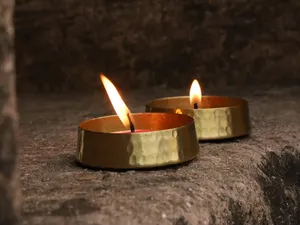 Bougeoir moderne en métal pour la décoration intérieure et extérieure de la maison et du jardin Porte-bougie élégant avec pot à bougie rond - Product Image 3