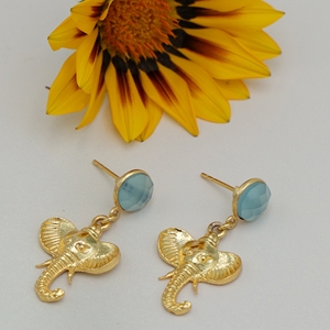 Boucles d'oreilles pendantes Ganesh en calcédoine bleue fabriquées à la main |   Plaqué or 18 carats, laiton, tendance, mariage pour femmes |   DUA Fabricant Indien B2B - Product Image 2