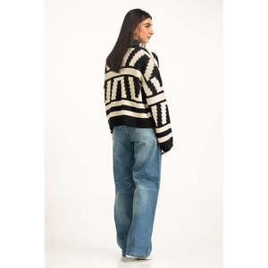 เสื้อสเวตเตอร์ลำลองทรงปกติสำหรับฤดูใบไม้ร่วง/ฤดูหนาว พร้อมโลโก้ด้านหน้า รุ่น WM-SWT-WS25-048A ตกแต่งด้วยลวดลาย - Product Image 1