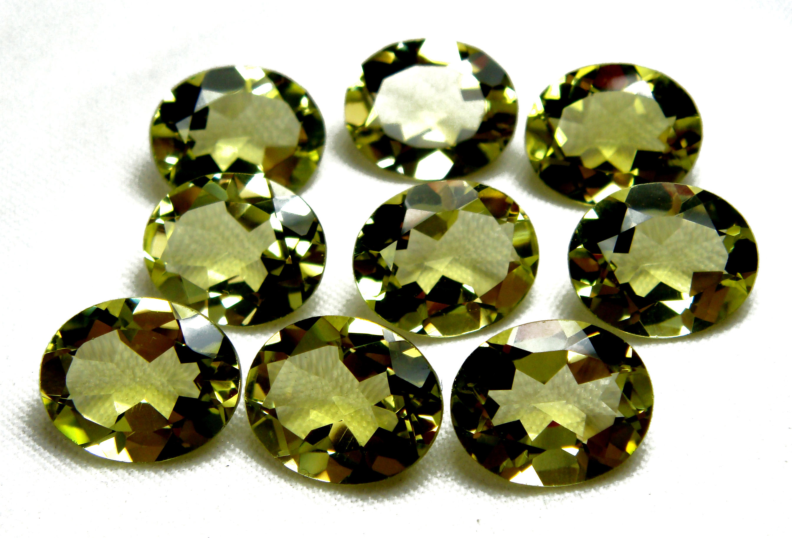 สีเหลือง