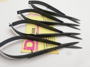 Ciseaux de maquillage en acier inoxydable noir mat avec la dernière étiquette personnalisée Meilleurs ciseaux à sourcils/cils droits Ciseaux à ressort plasma pointus - Product Image 2