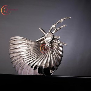 ถังน้ำแข็งเก็บความเย็นไวน์สีเงินแบบสั่งทำหรูหราเหนือกาลเวลาด้วยโลหะที่ทนทาน - Product Image 2